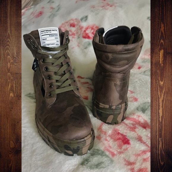 Call It Spring by ALDO lace up boots with light suede in camouflage - Picture 4 of 9